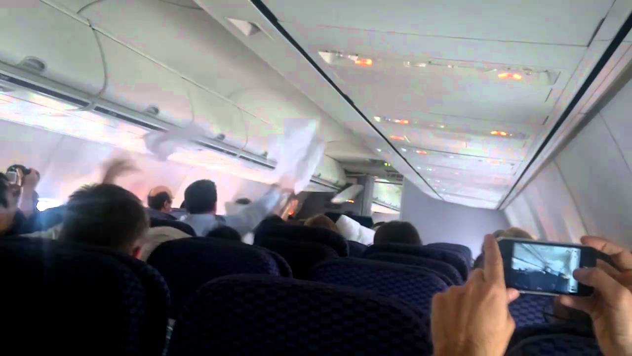 Pillow Fight On Airplane Turns Into Class Warfare Aviation Humor