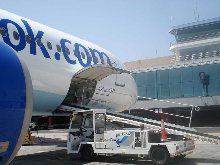How Cargo & Baggage is Loaded & Unloaded from an Aircraft The Role of