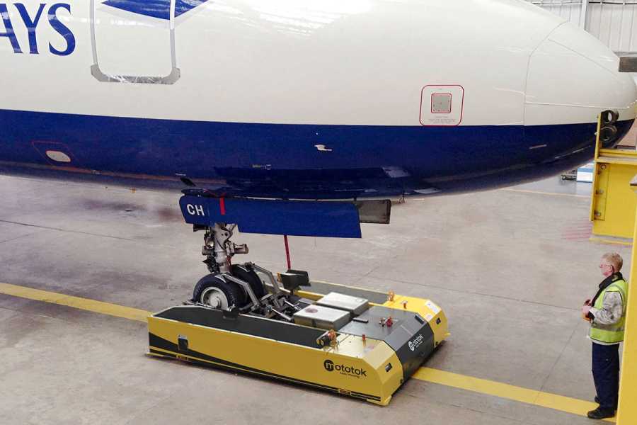 How Aircraft Pushback Tractors Work? Aviation Learnings