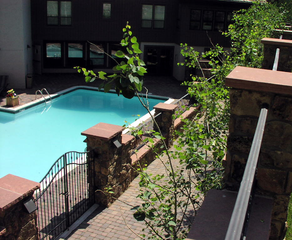 9806 Northwoods Condominiums Pierce Austin Architects