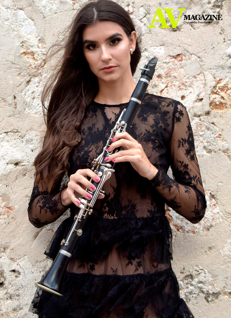 Laura Roque portada en AV Magazine