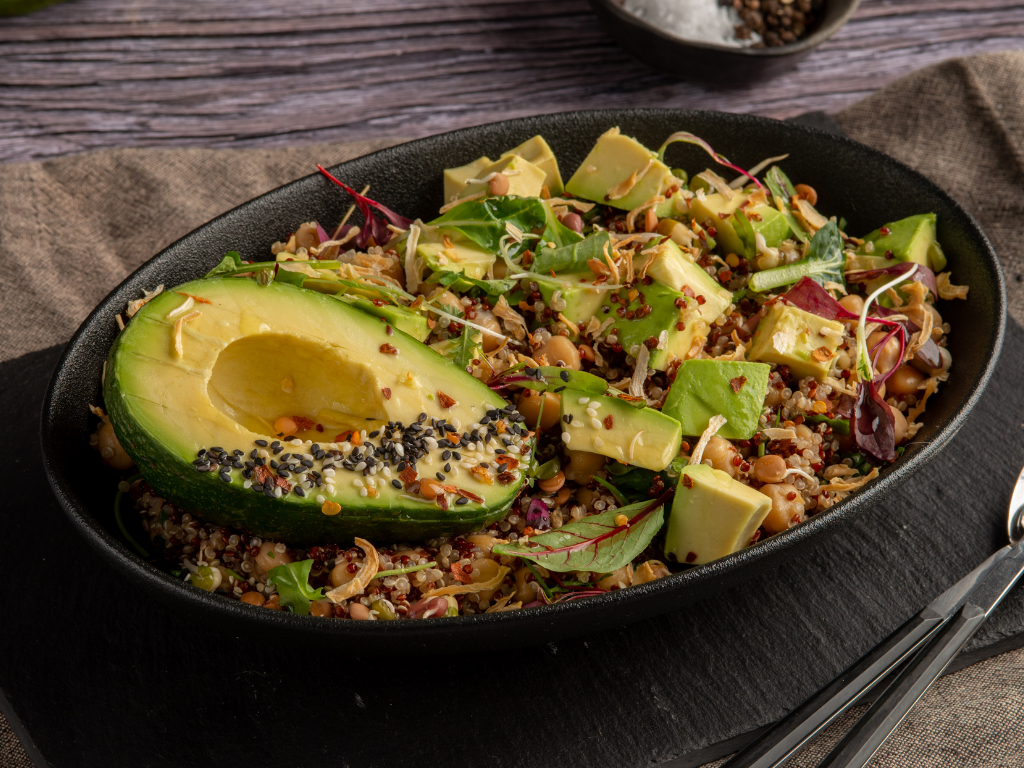 MEAL IN A BOWL AVOCADO, QUINOA AND CHICKPEA WARM SALAD SA Avocado