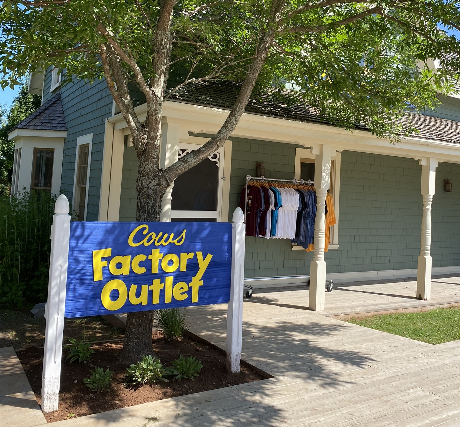 Shops Avonlea Village