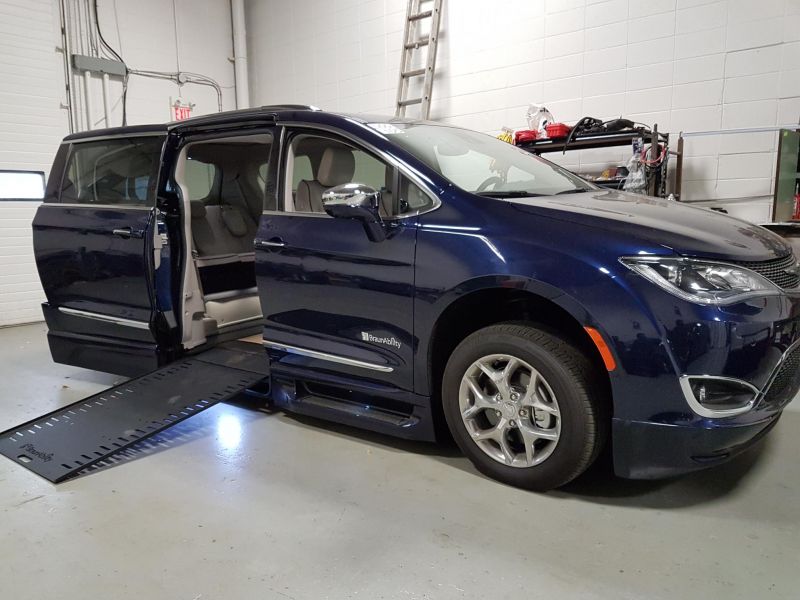 2017 Chrysler Pacifica Braun Entervan Accessible Vehicle Solutions