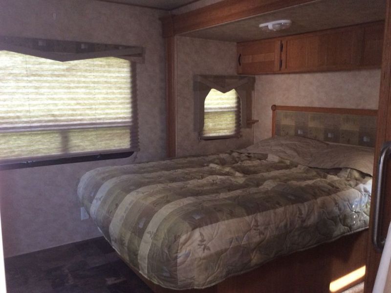 2011 V Cross travel trailer wheelchair accessible Accessible Vehicle