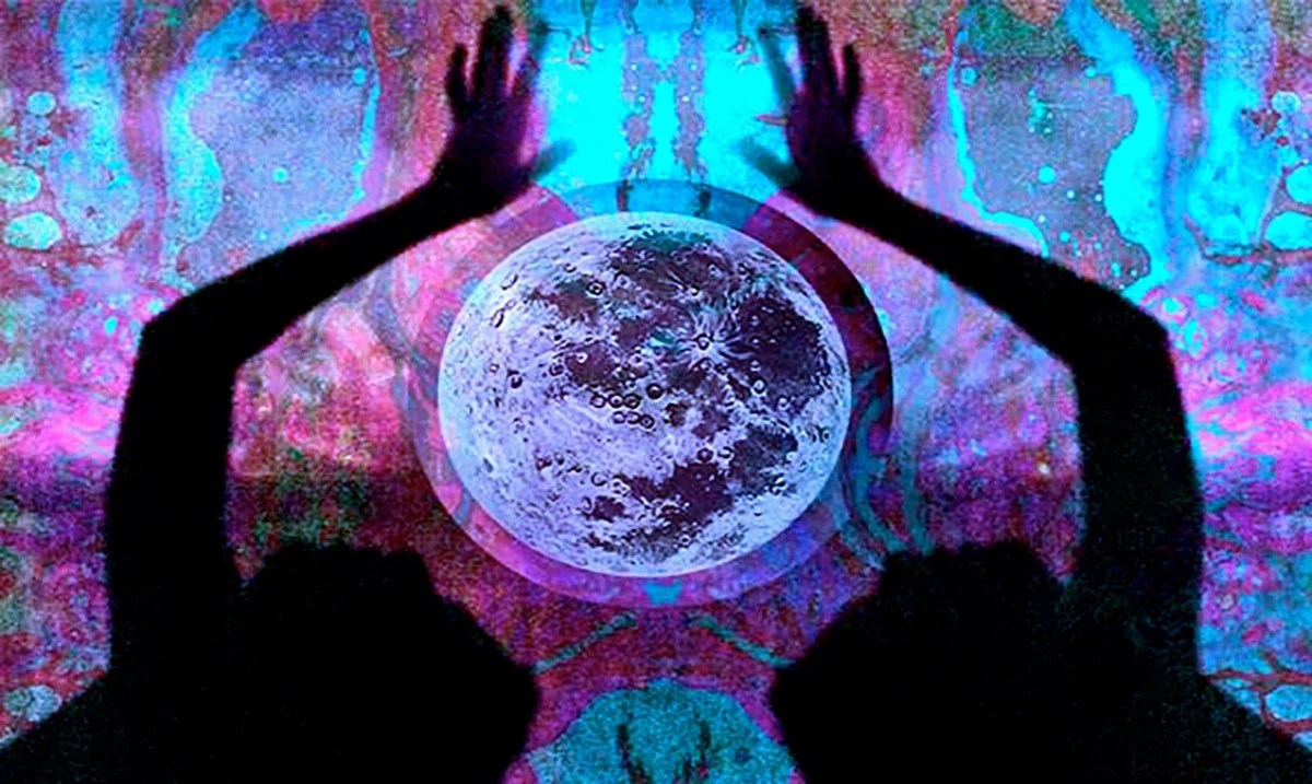 This Is How the Gemini Full Moon Will Affect You Based On Your Zodiac