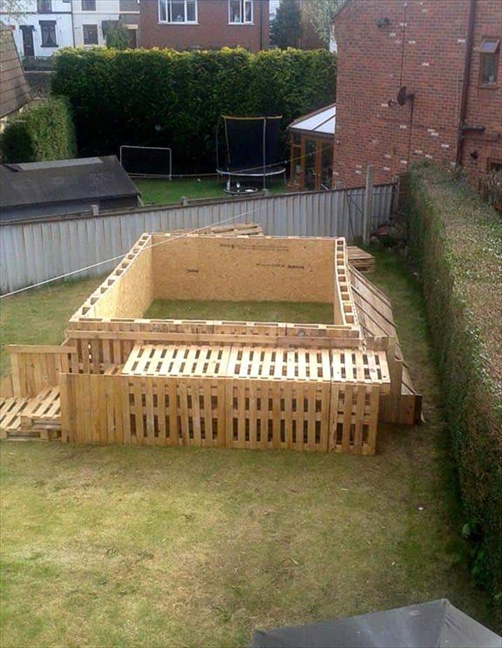 How To Build The Coolest Looking 'Pallet Swimming Pool' Ever, Using