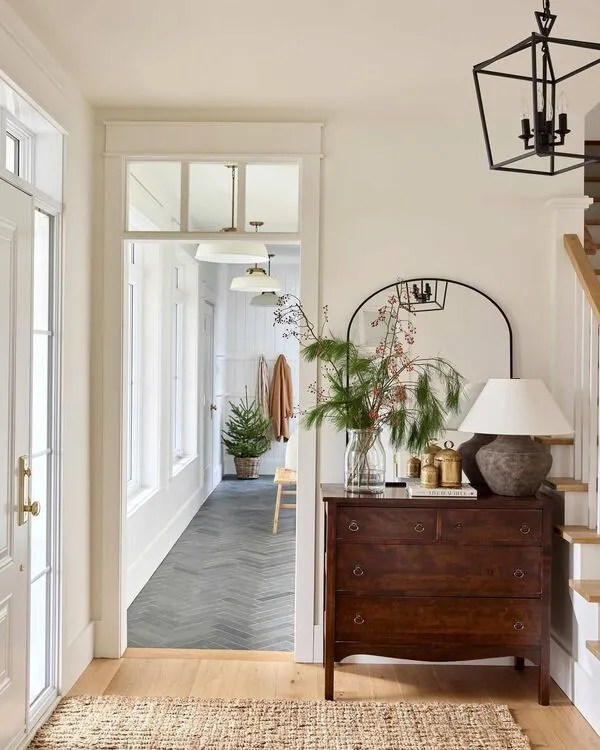 21 Stunning Design Ideas for Decorating Narrow Hallways and Empty