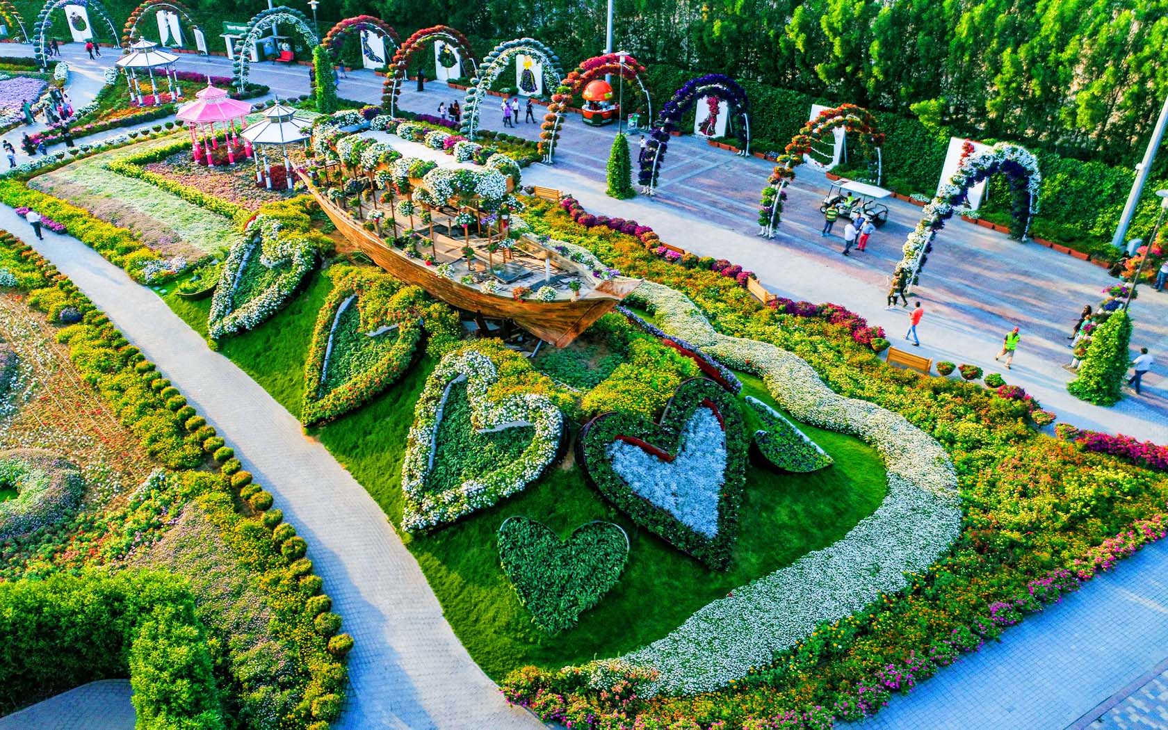 The World's Biggest Flower Display Is In The Middle Of The Dubai Desert