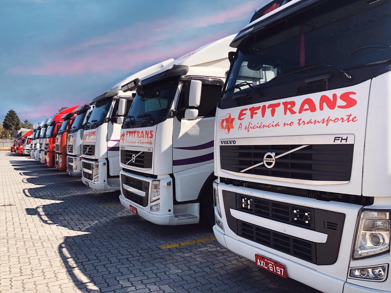 EFITRANS TRANSPORTE Soluções para cargas fracionadas, dedicadas e