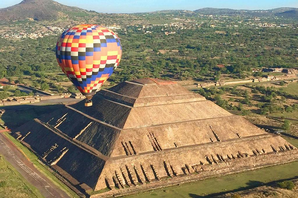 Teotihuacán Pyramids: Private Tour from Mexico City