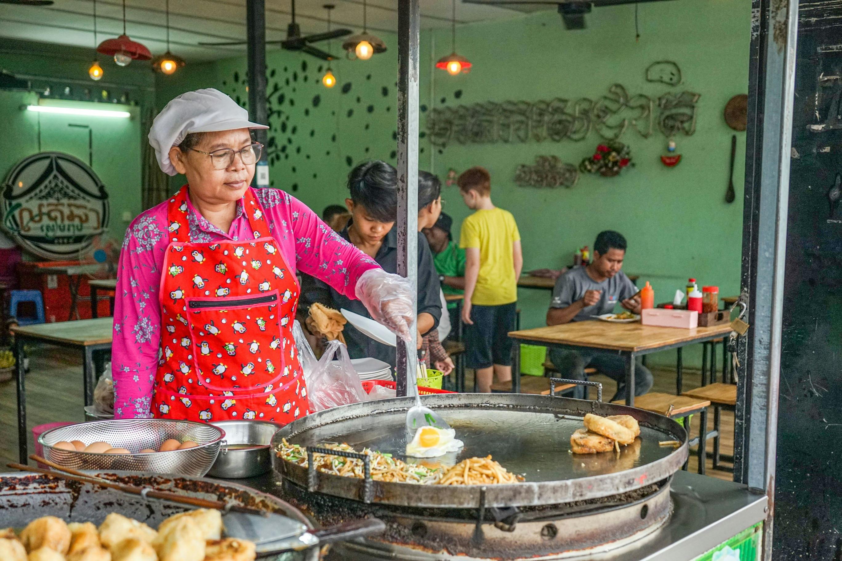 Phnom Penh: Evening Food Tour