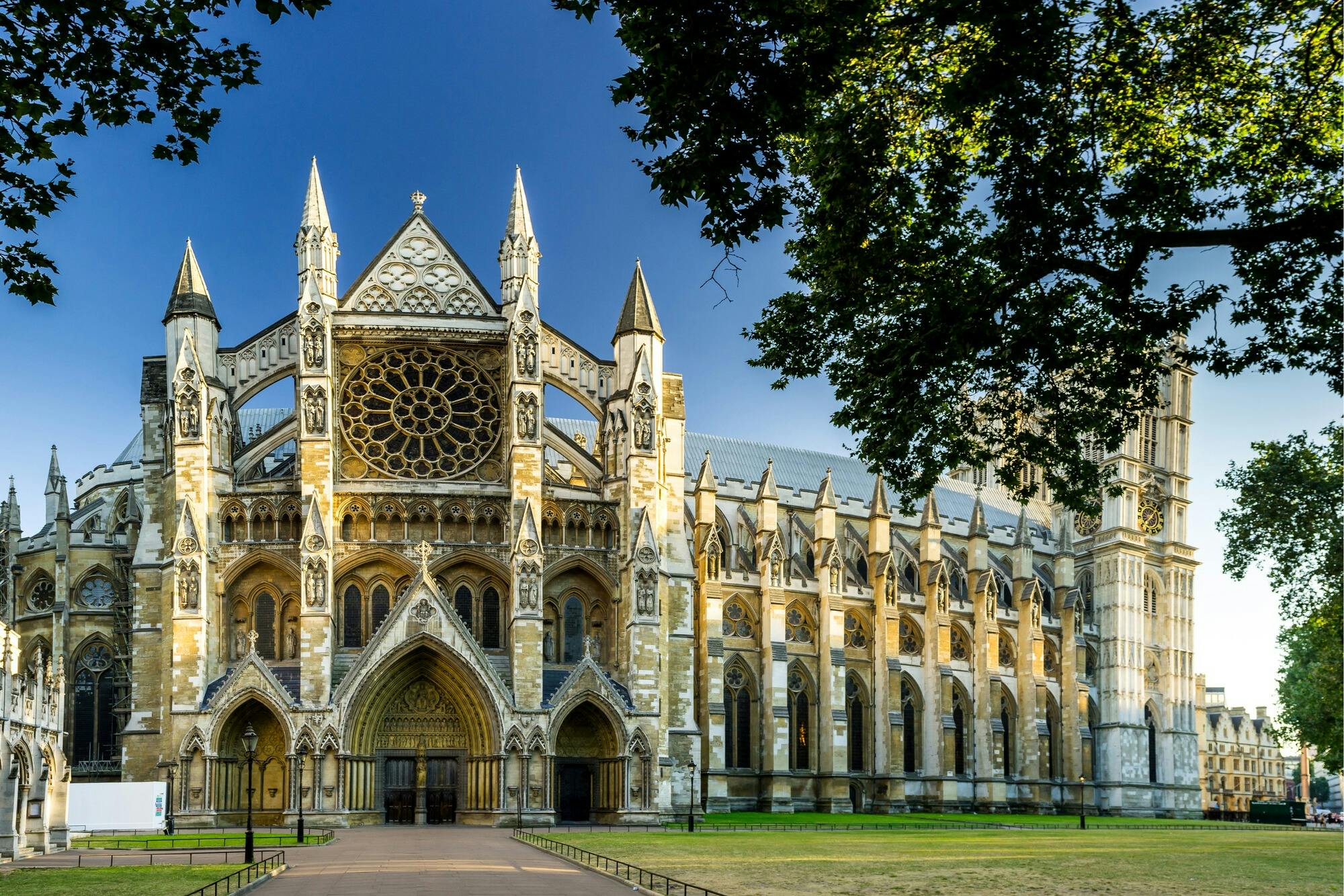 Westminster Abbey, Changing of the Guard, and Authentic British Food Tour