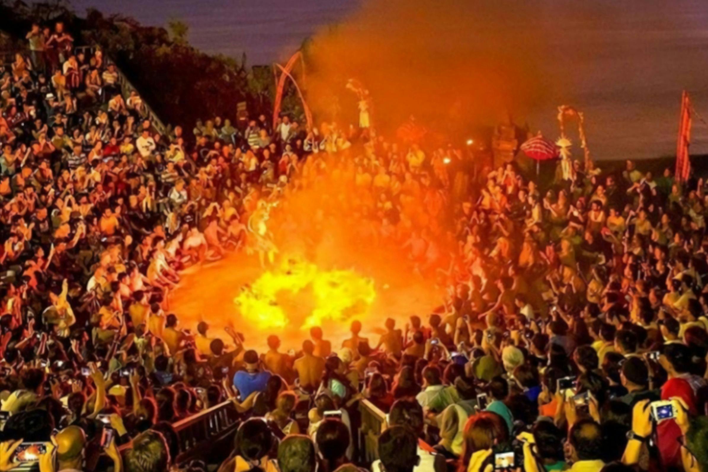 Bali: Tanah Lot & Uluwatu Temple Private Tour + Kecak Dance