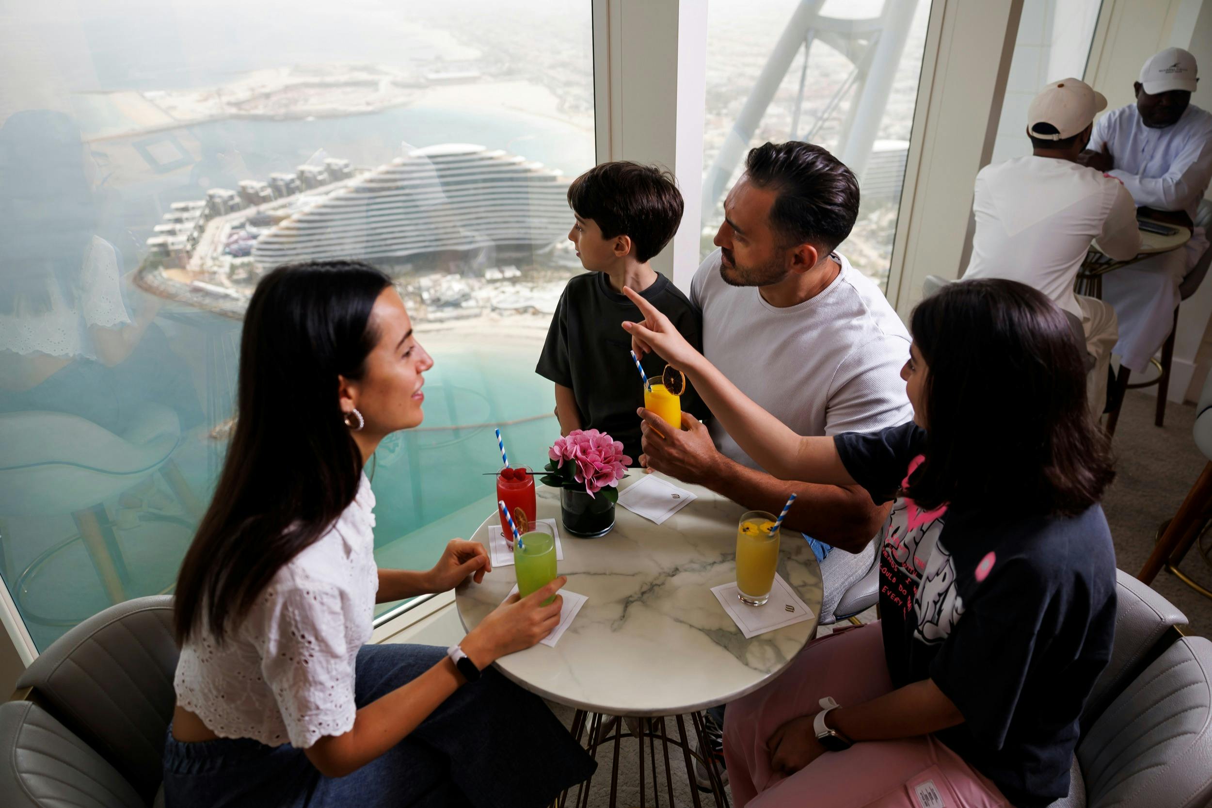 Inside Burj Al Arab Tour + Beverages
