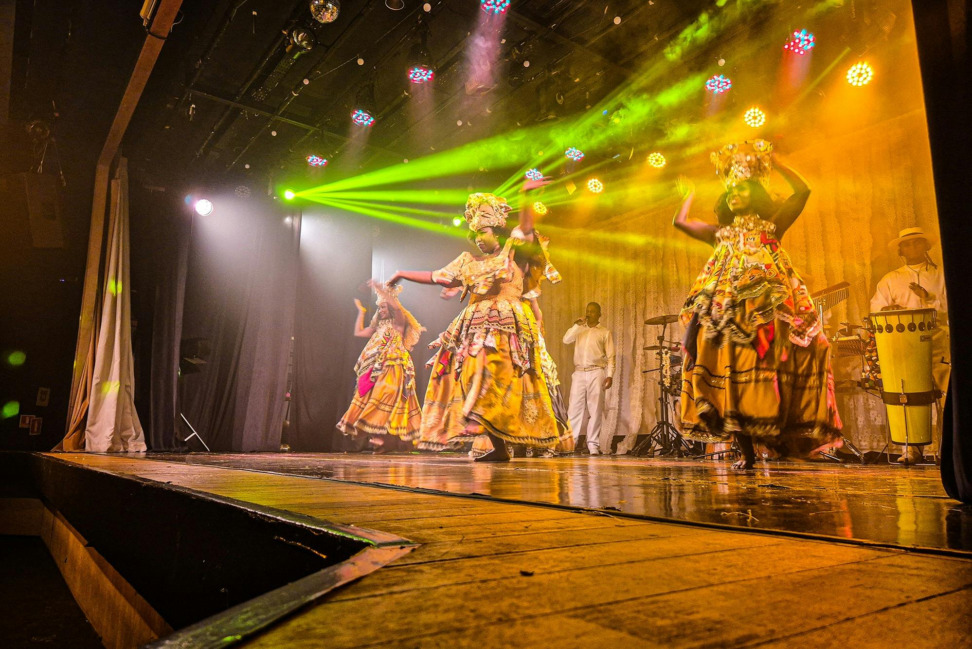 Rio de Janeiro: Ginga Tropical Show - Brazilian Rhythms
