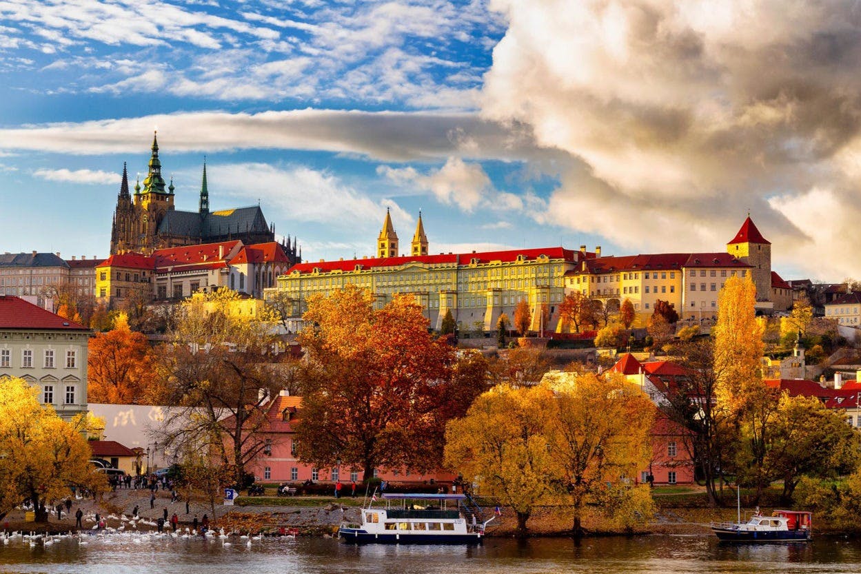 Prague: City Tour with Lunch & River Cruise