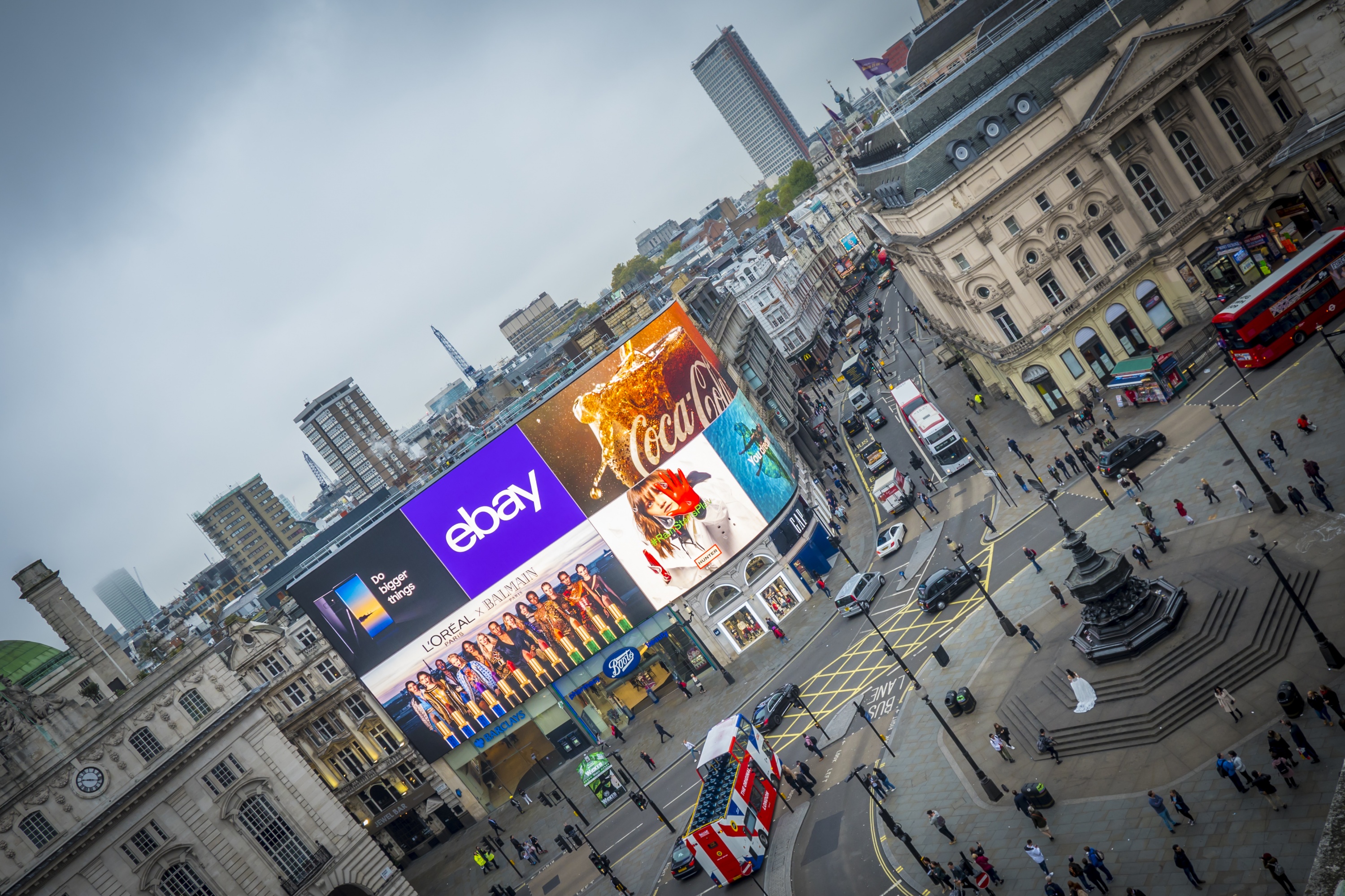 London’s Iconic Piccadilly Lights Are Switched Back On Ocean Outdoor