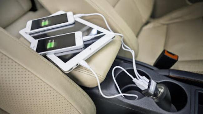 Kurang-kurangin Deh Ngecas HP di Mobil, Kalau Nggak Mau Begini!