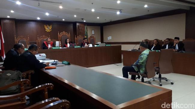 Dua Penyuap Eks Bupati Lampung Tengah Dituntut 2,5 Tahun Penjara