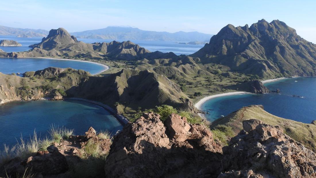 Besok Pagi, Luhut Ajak Menlu China Trekking ke Pulau Padar
