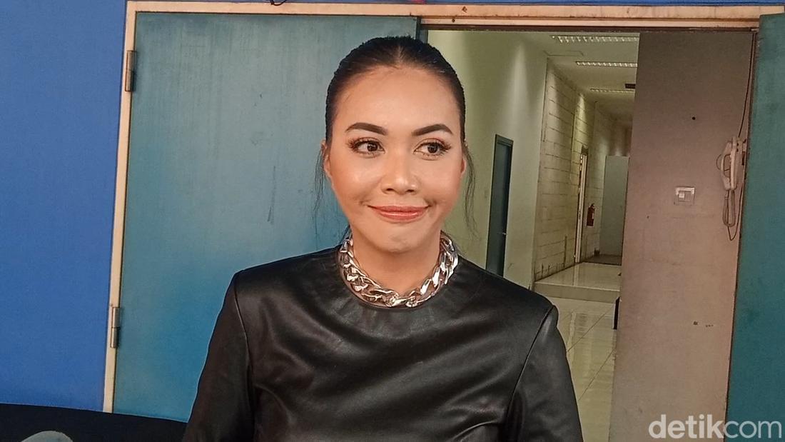 Denada Bersyukur Dapat Support Perdalam Agama Tanpa Penghakiman