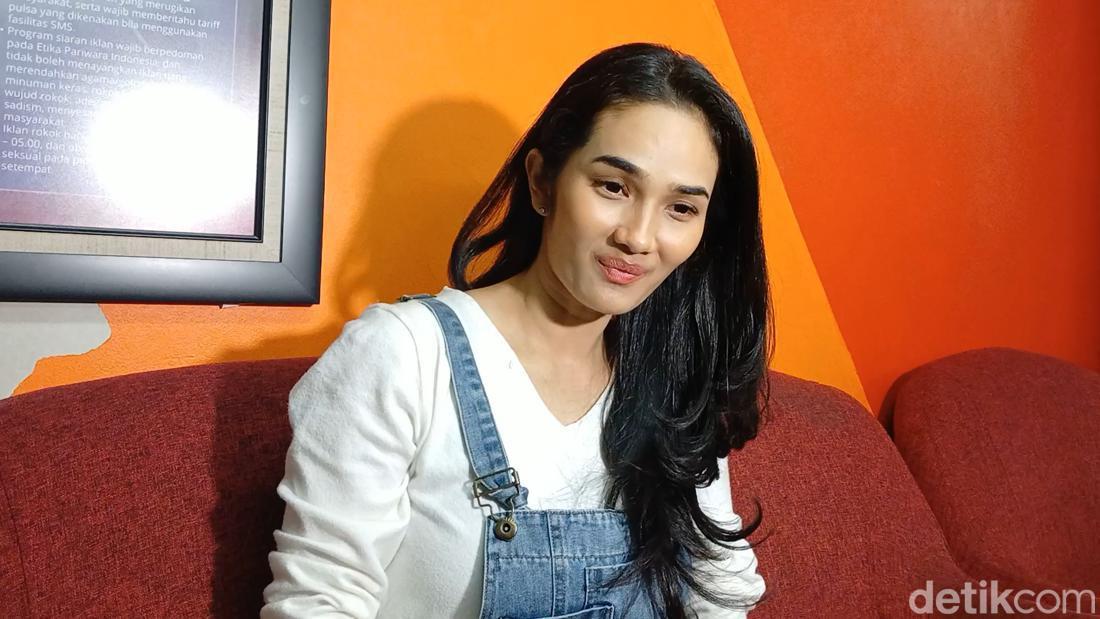 Faby Marcelia Ungkap Hal Terberat saat Berjauhan dengan Suami