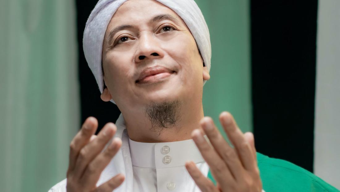 Pembelaan Opick Usai Gaya Hijab Putrinya Dikritik