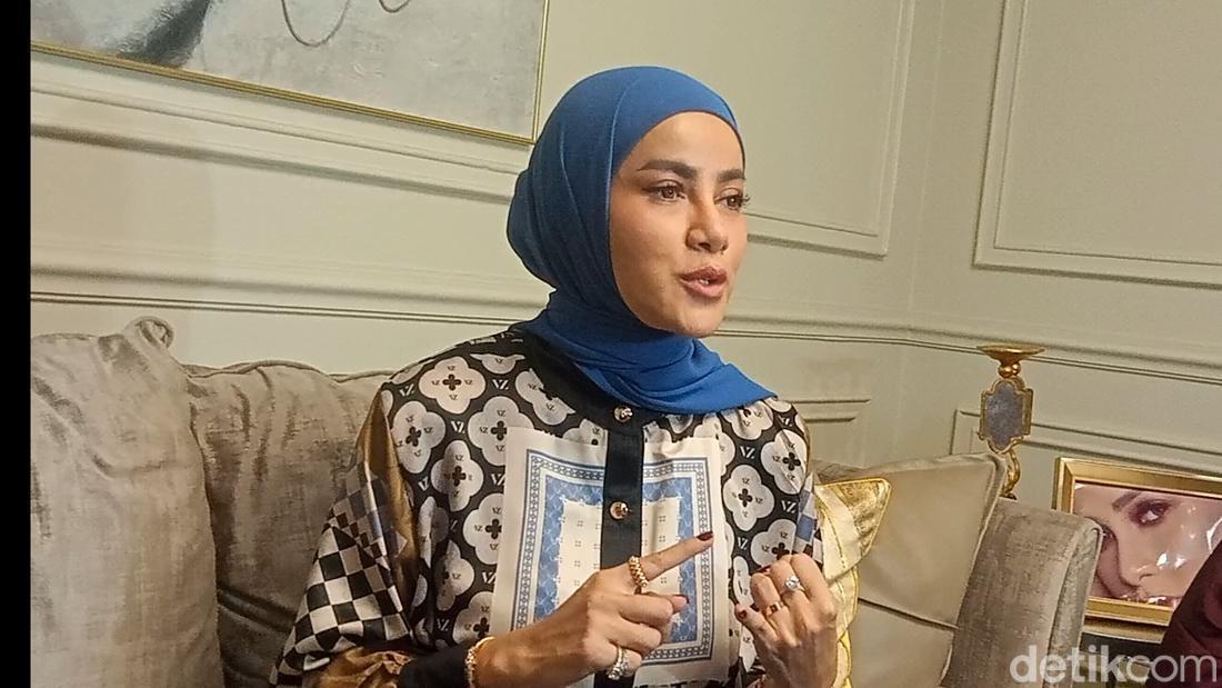 Lebaran Olla Ramlan Tetap Terasa Lengkap Meski Tak Ada Pasangan