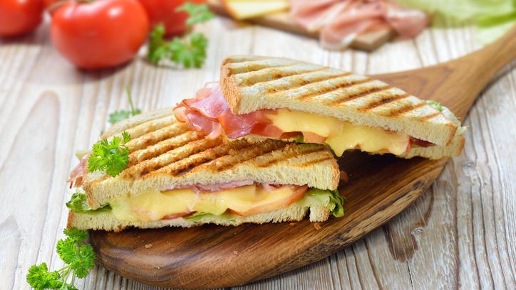 Pelanggan Ini Kaget Beli Roti Panggang di Kafe Harganya Rp 150 Ribu