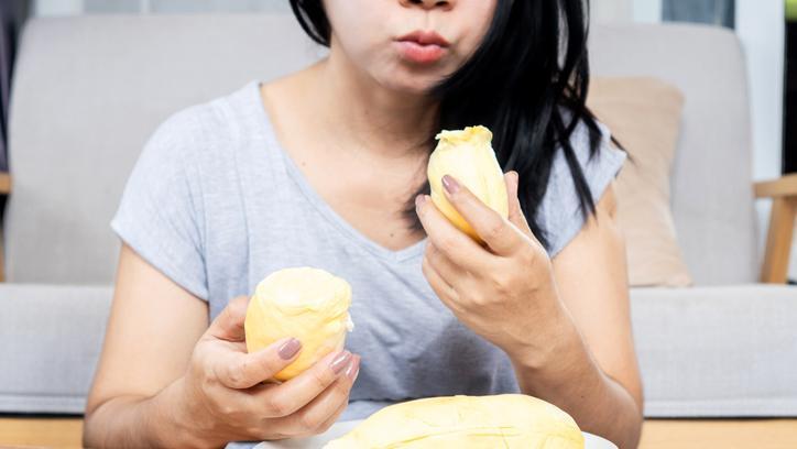 Makan Durian Bisa Bikin Gairah Seksual Meningkat, Ini Faktanya!