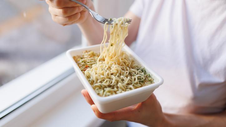 Jangan Sering-sering Makan Mie Instan, Ini 5 Bahayanya untuk Kesehatan