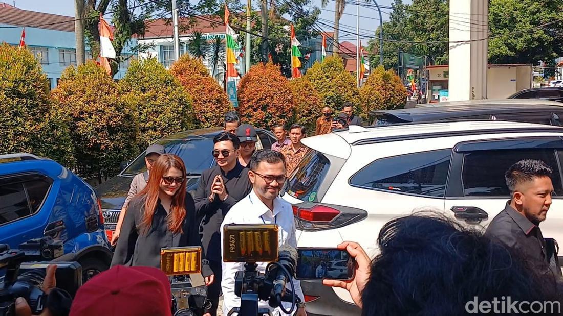 Penjelasan Wina Natalia soal Anji Beri Kado HP Meski Sudah Cerai