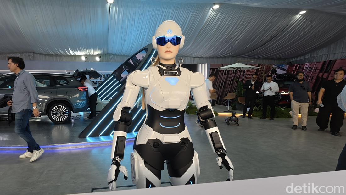 Bukan Cuma Mobil! Chery Bikin Robot Humanoid dan Anjing Bionik