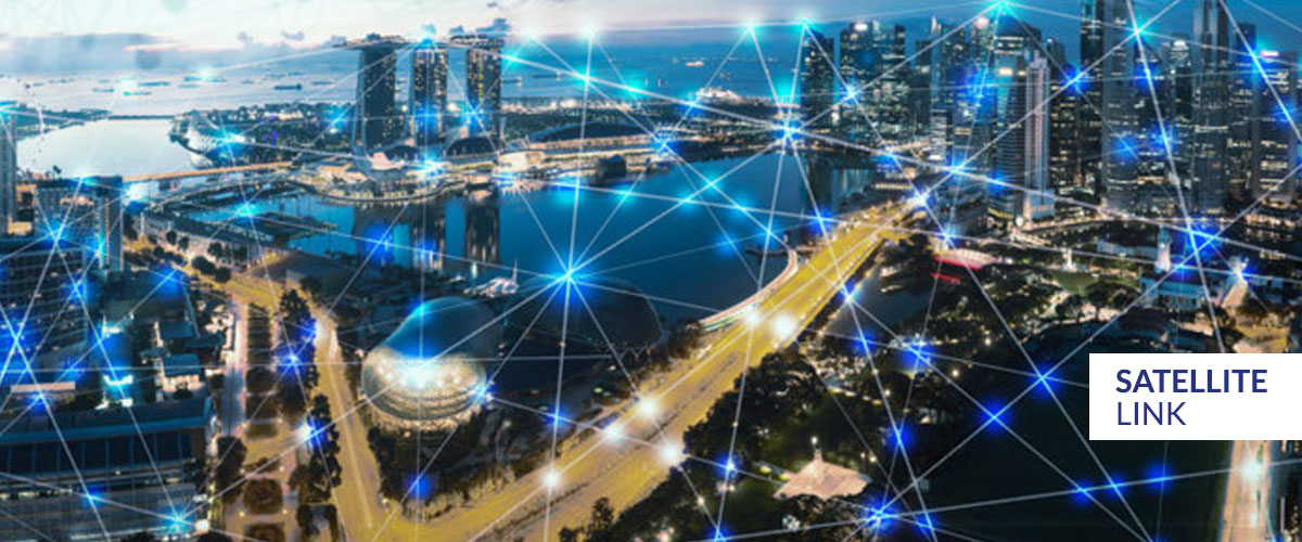 How does a satellite link work?