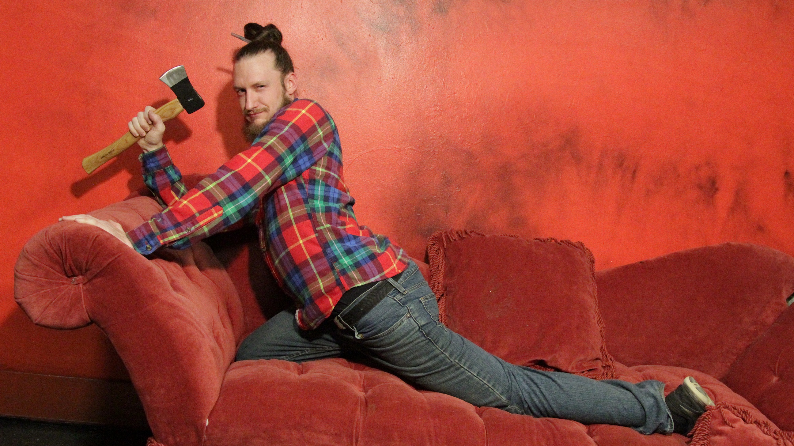 couch Axe Throwing Tampa