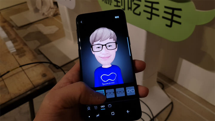 [Mobile] Galaxy S9 | S9+ 最好玩的相機功能「虛擬人偶 AR Emoji」動手玩！除了趣味拍照錄影，還有個人化貼圖超吸睛！