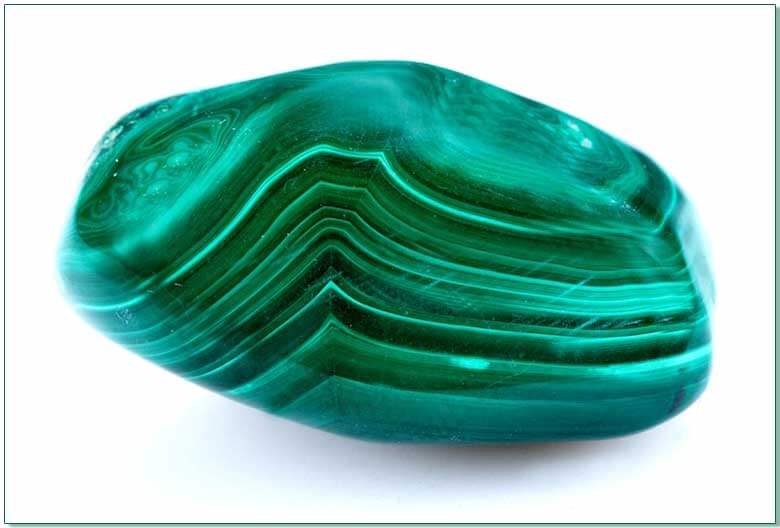 La pierre verte Malachite, caractéristiques et bienfaits