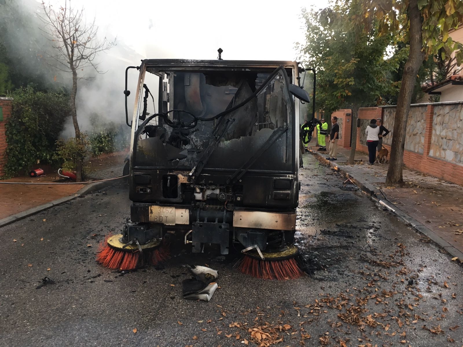 Arde una barredora de la empresa de la limpieza de Cabanillas del Campo