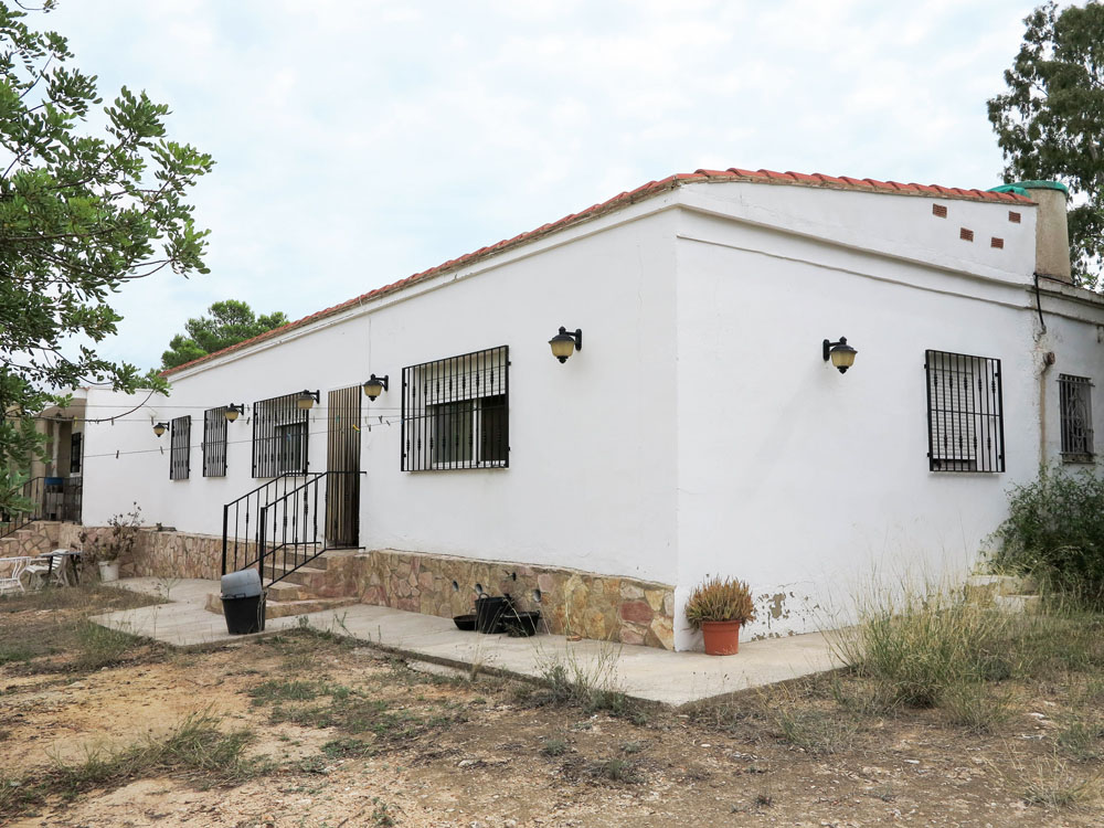 Valencia property for sale on a large plot, 5km outside of Montroy 017708