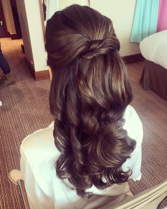 تسريحات ناعمه 2021 , احدث موضة في تسريحات الشعر 2021 ازاي