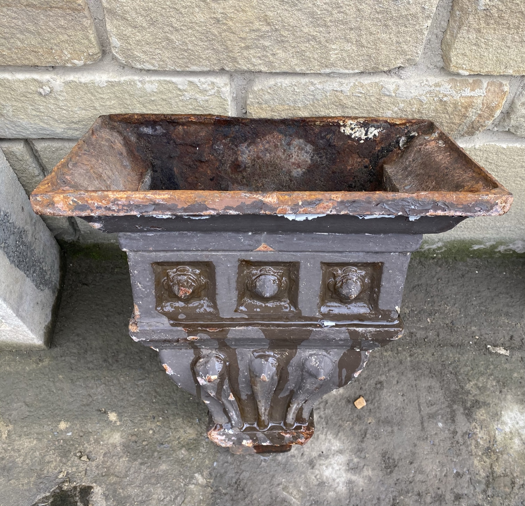 Cast Iron Hoppers Aztec Stone