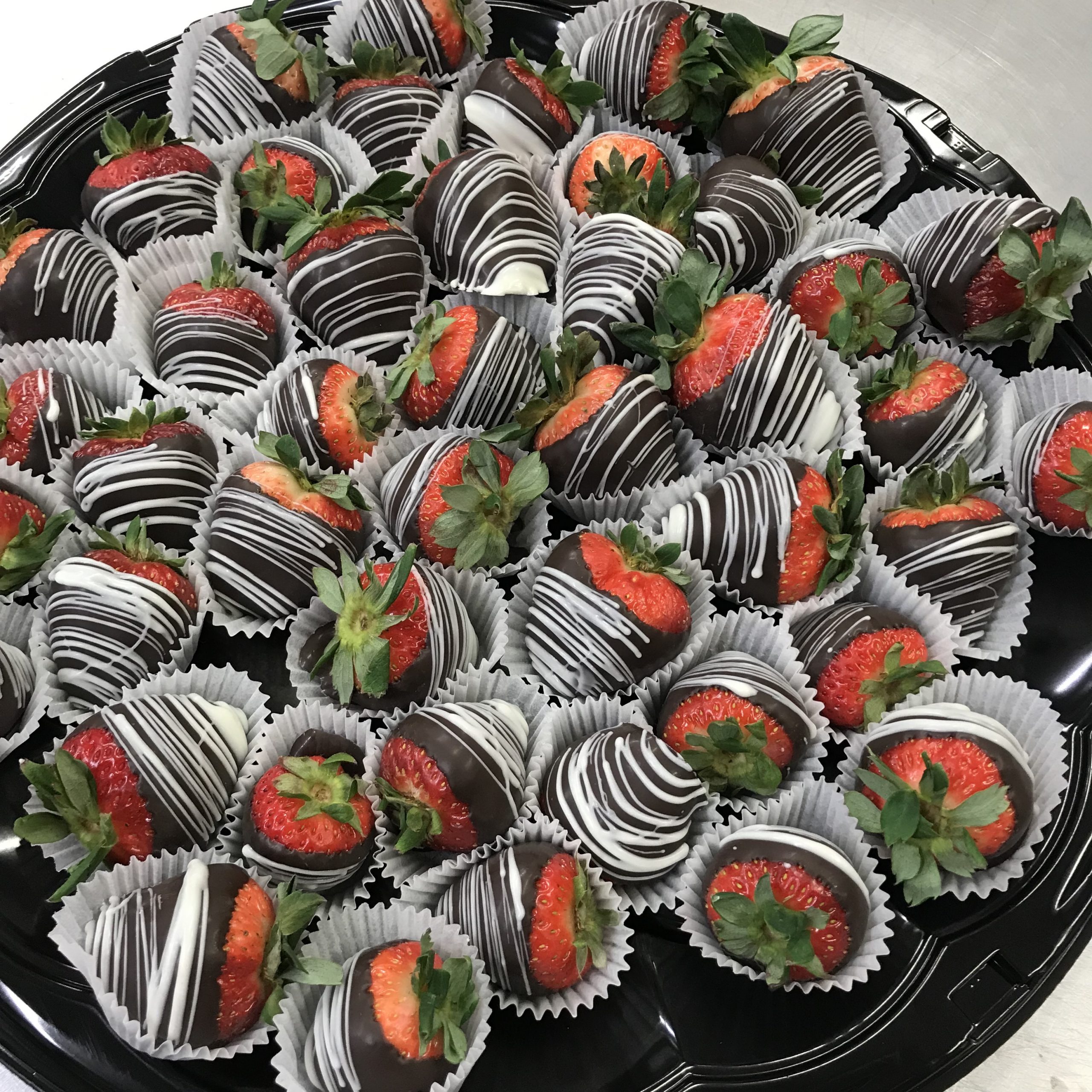 Chocolate Dipped Strawberries Tray (45 pieces) Azucar Bakery