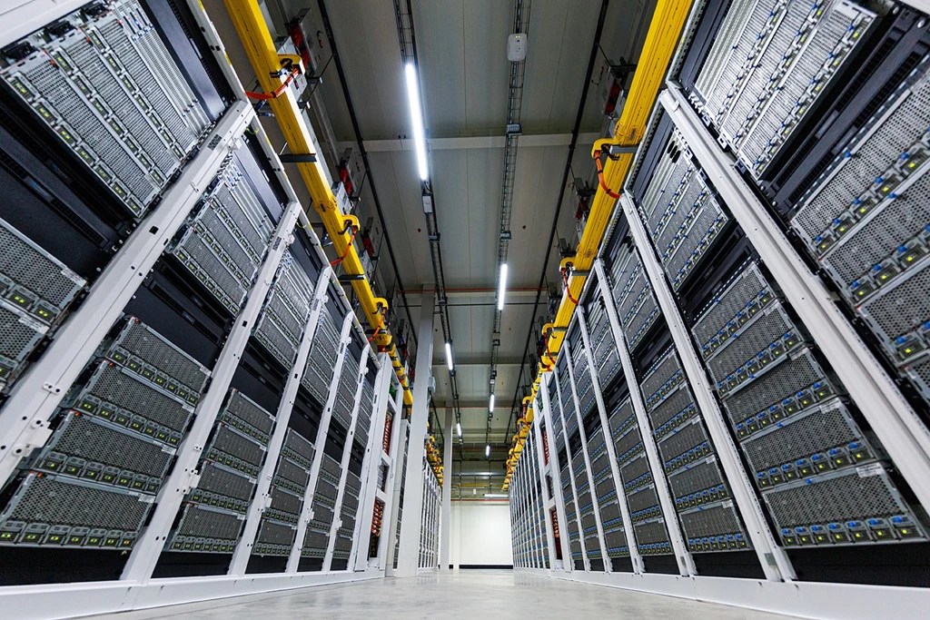 The anatomy of a datacenter—how Microsoft's datacenter hardware powers