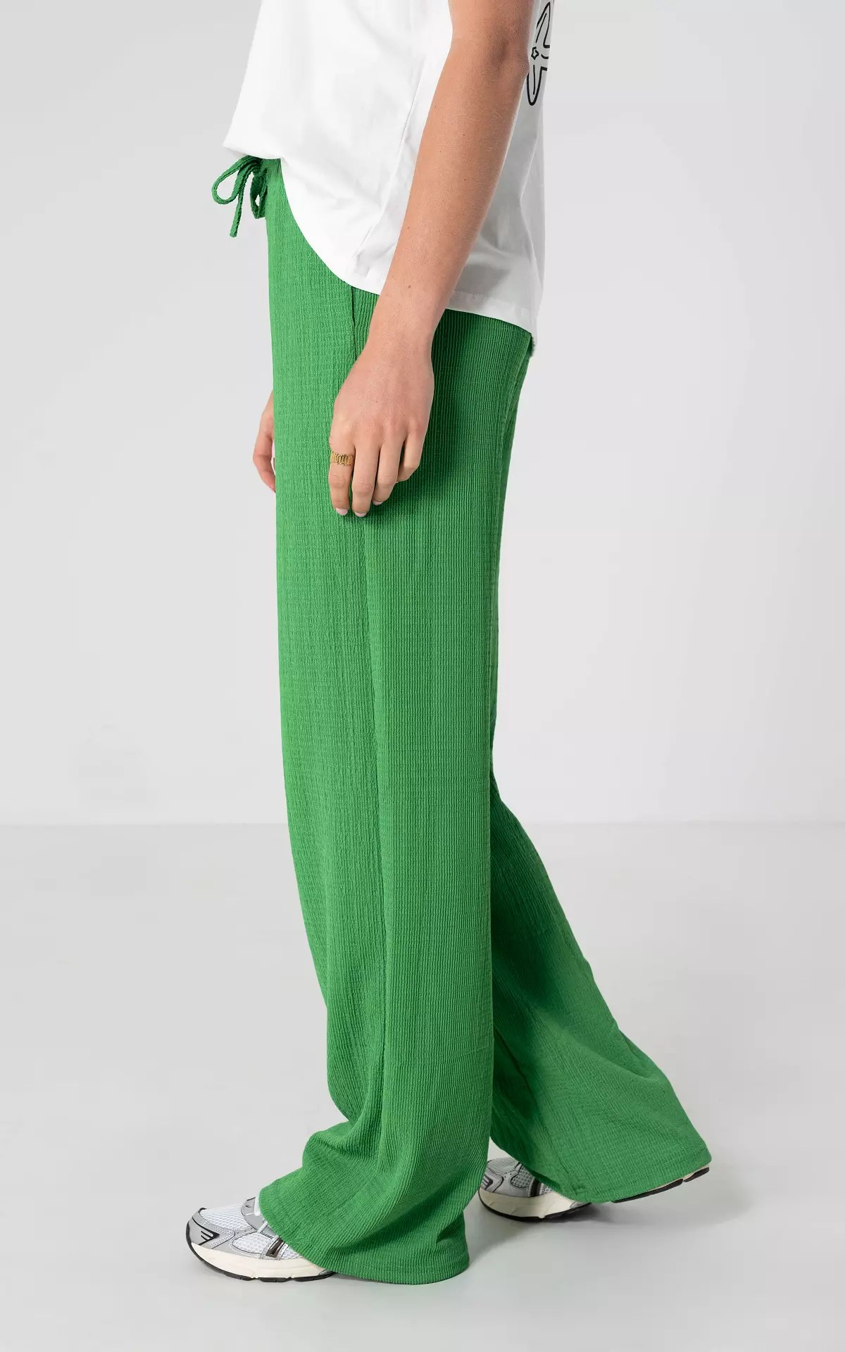 Wide leg broek met strikdetail Groen Guts & Gusto