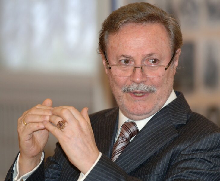 Руководитель малого театра