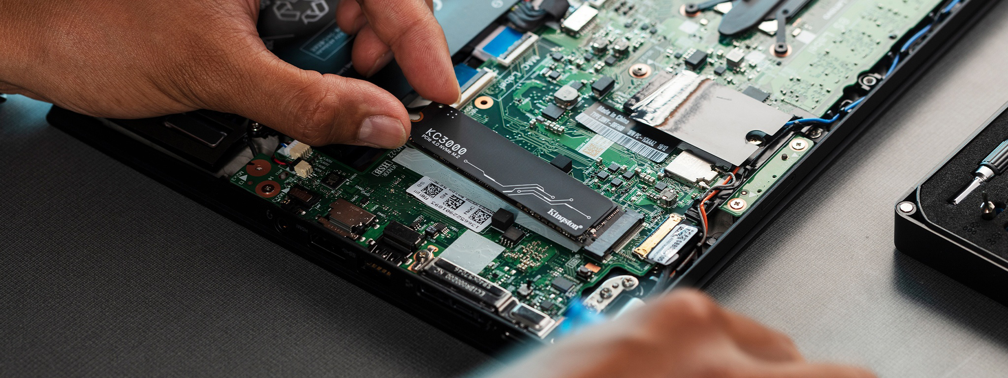 Your 4TB SSD probably has the wrong cluster size for large files