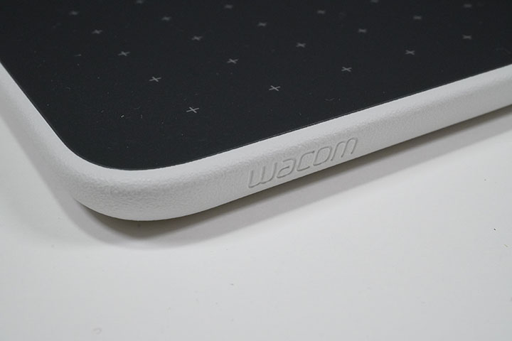 液タブに慣れた末の、いや小型ペンタブで良くね？ 高品質小型Wacom One