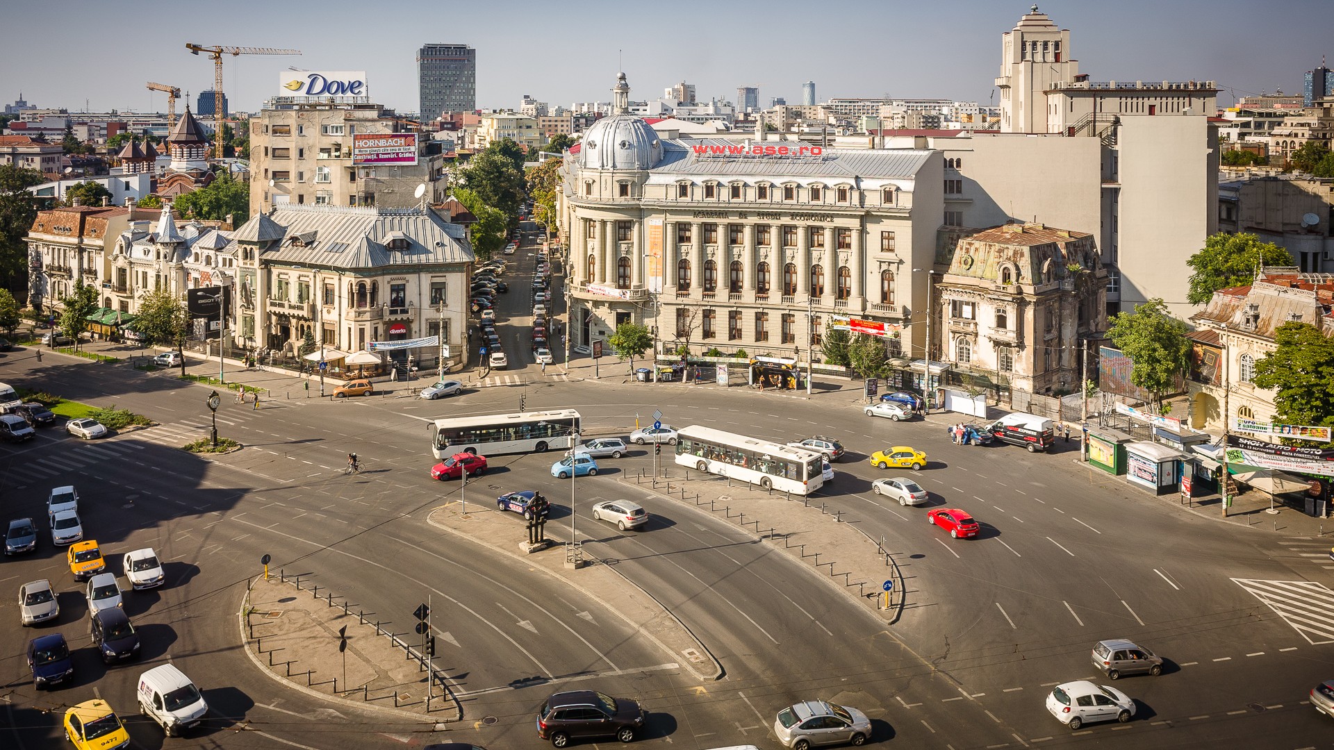 B365 Autobuzele liniei 381 vor opri de două ori la Piața Romană. Cum