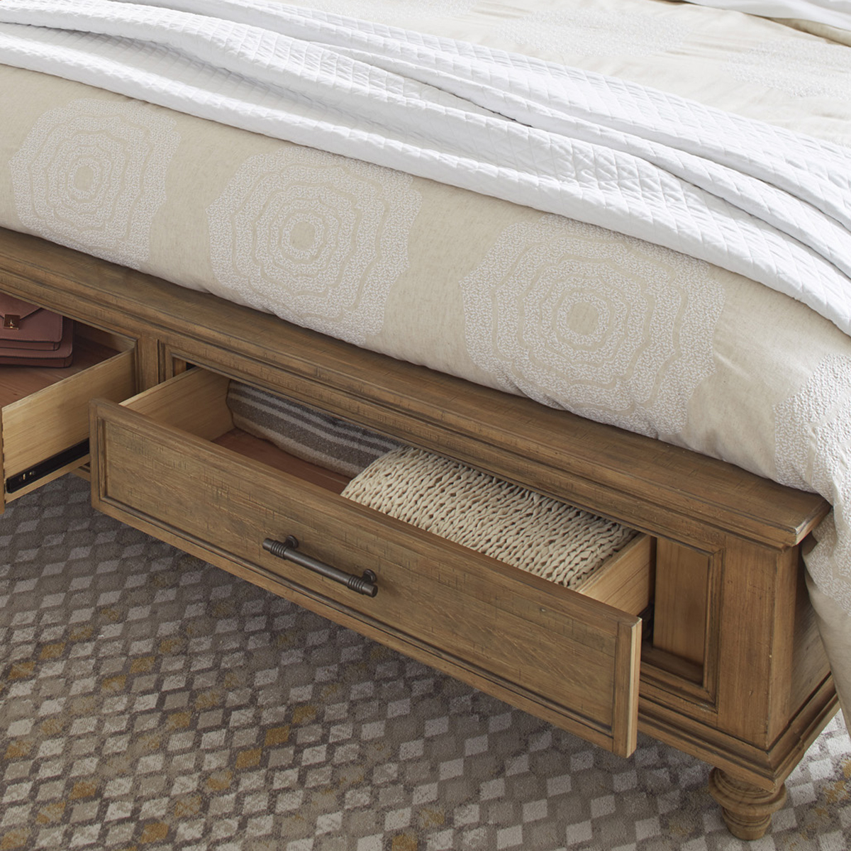 HENSLEY QUEEN PANEL BED Babette's Furniture & Home